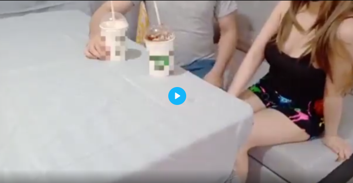 Terbaru TKW Viral Wiwik Dengan Bos di Meja Makan Saat Rumah Sepi