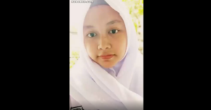 Hijab Viral Murid Berprestasi Yang Sedang Asik Wiwik Dengan Temannya Disebuah Kelas Yang Kosong