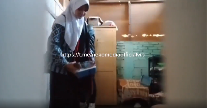 Pergerakan Lincah Dari Sahabat Saat Main Dengan Kakek Tua