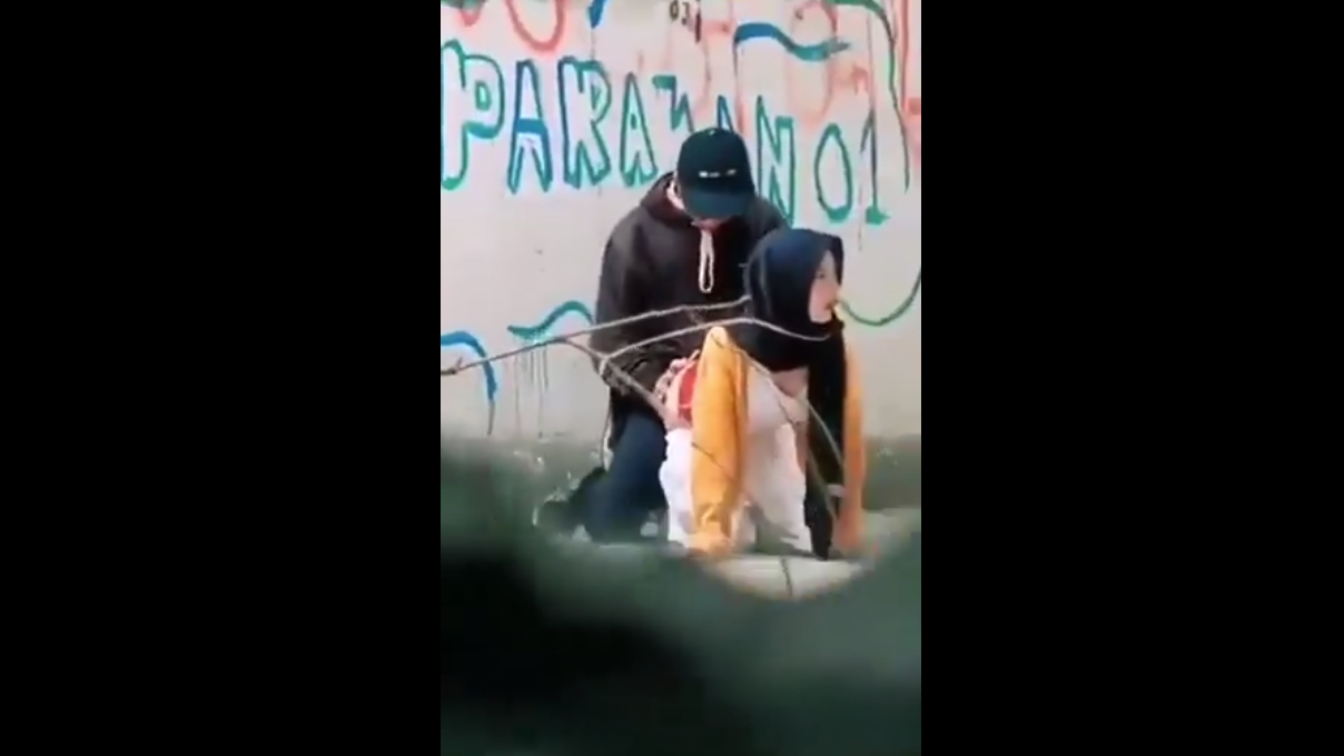 Video Baru Pasangan Yang Ketahuan Sedang Iclik Diatas Motor